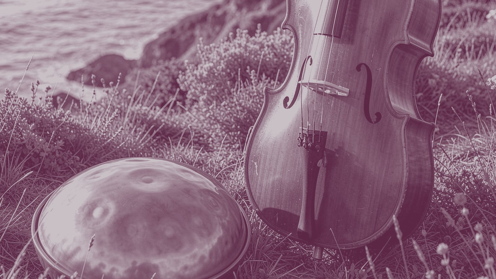 Vibrazione, le violoncelle et le handpan posés sur la falaise